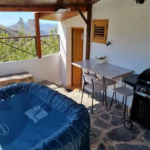 https://villa-los-manantiales.in-canary-islands.com