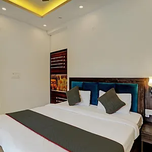 **** Hotel Aerotech Near Delhi Airport India