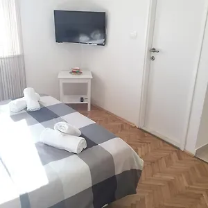 https://apartment-nina-zadar-23000.hotelinzadar.com